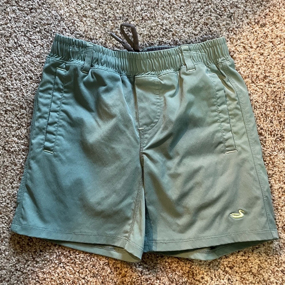 Boys southern marsh shorts size small (6-7)